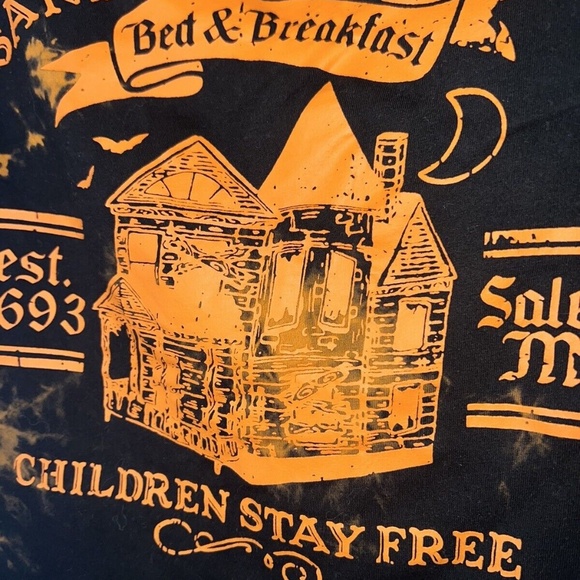 Hocus Pocus Sanderson Sisters Bed & Breakfast T-Shirt Sz Medium - Picture 2 of 5
